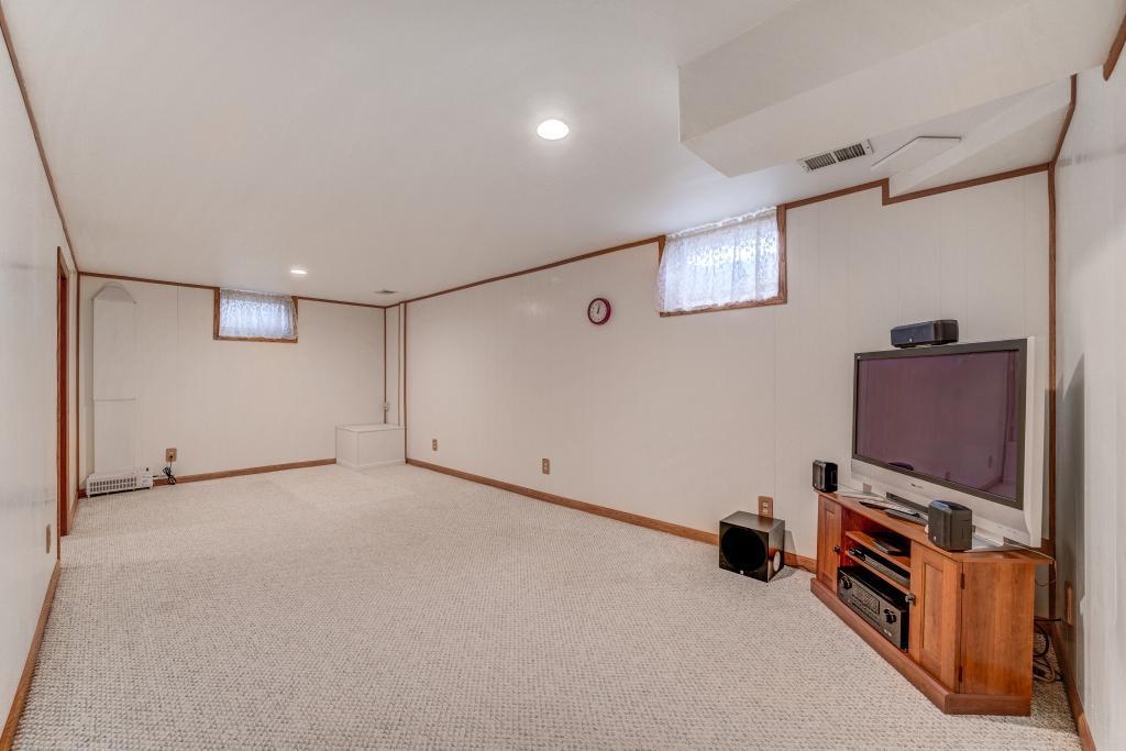 8958 Darnel Road Eden Prairie, MN 55347 - Photo 15 of 20 Gallery Image 15