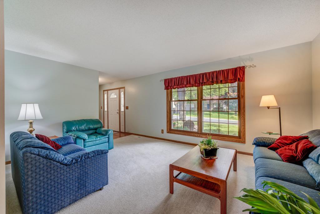 8958 Darnel Road Eden Prairie, MN 55347 - Photo 4 of 20 Gallery Image 4