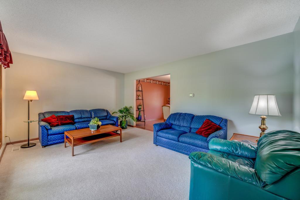 8958 Darnel Road Eden Prairie, MN 55347 - Photo 5 of 20 Gallery Image 5