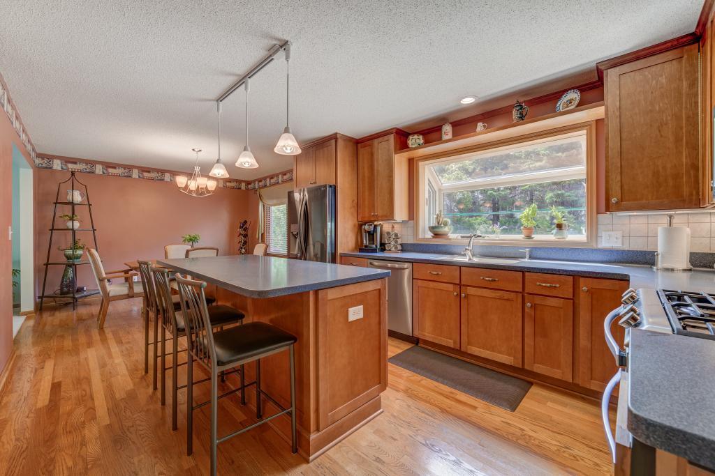 8958 Darnel Road Eden Prairie, MN 55347 - Photo 7 of 20 Gallery Image 7