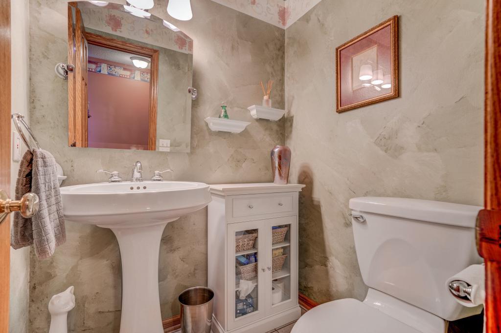 8958 Darnel Road Eden Prairie, MN 55347 - Photo 9 of 20 Gallery Image 9