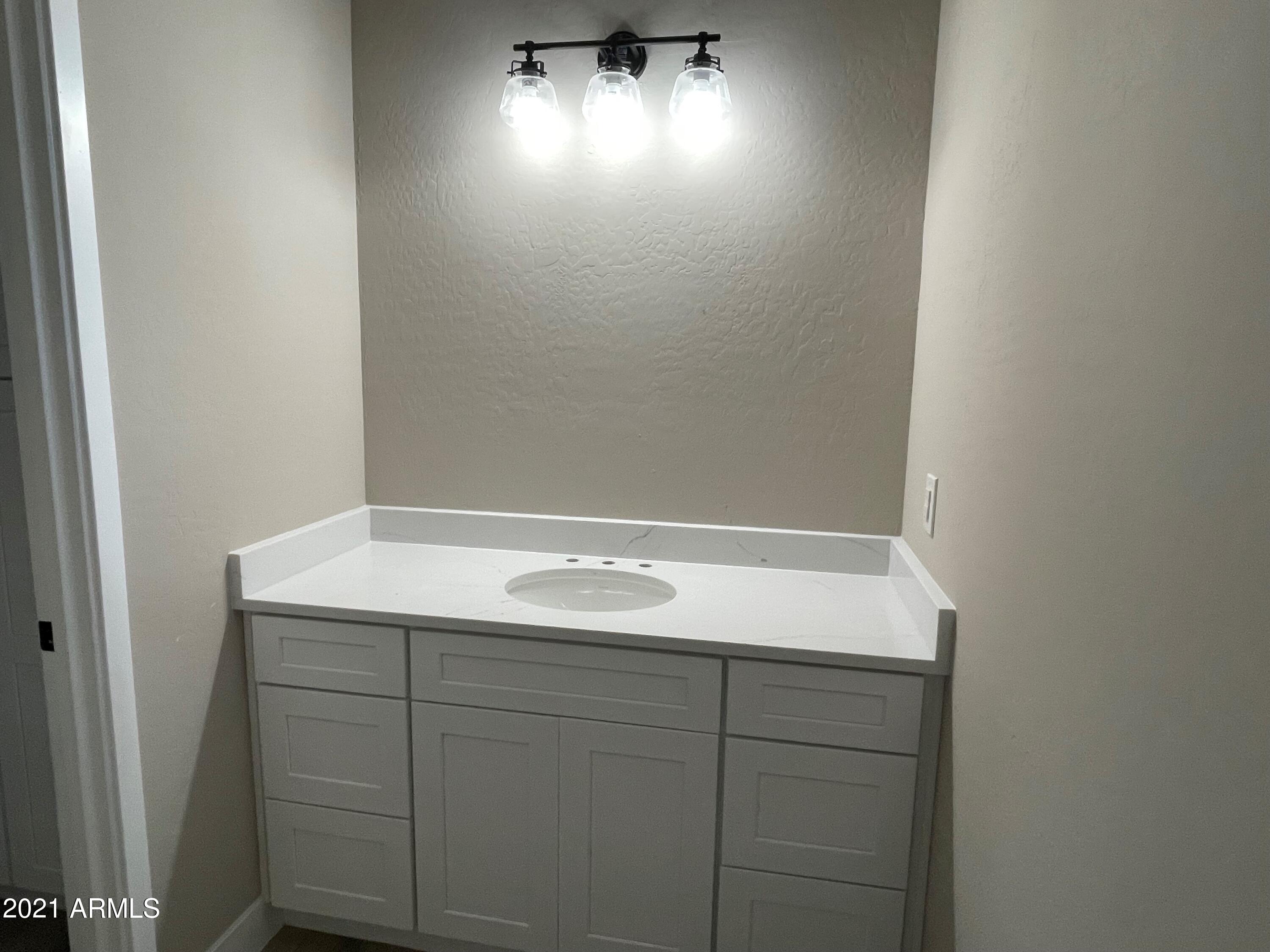 513 West Cloud Road Phoenix, AZ 85086 - Photo 17 of 17 Second Bath Vanity