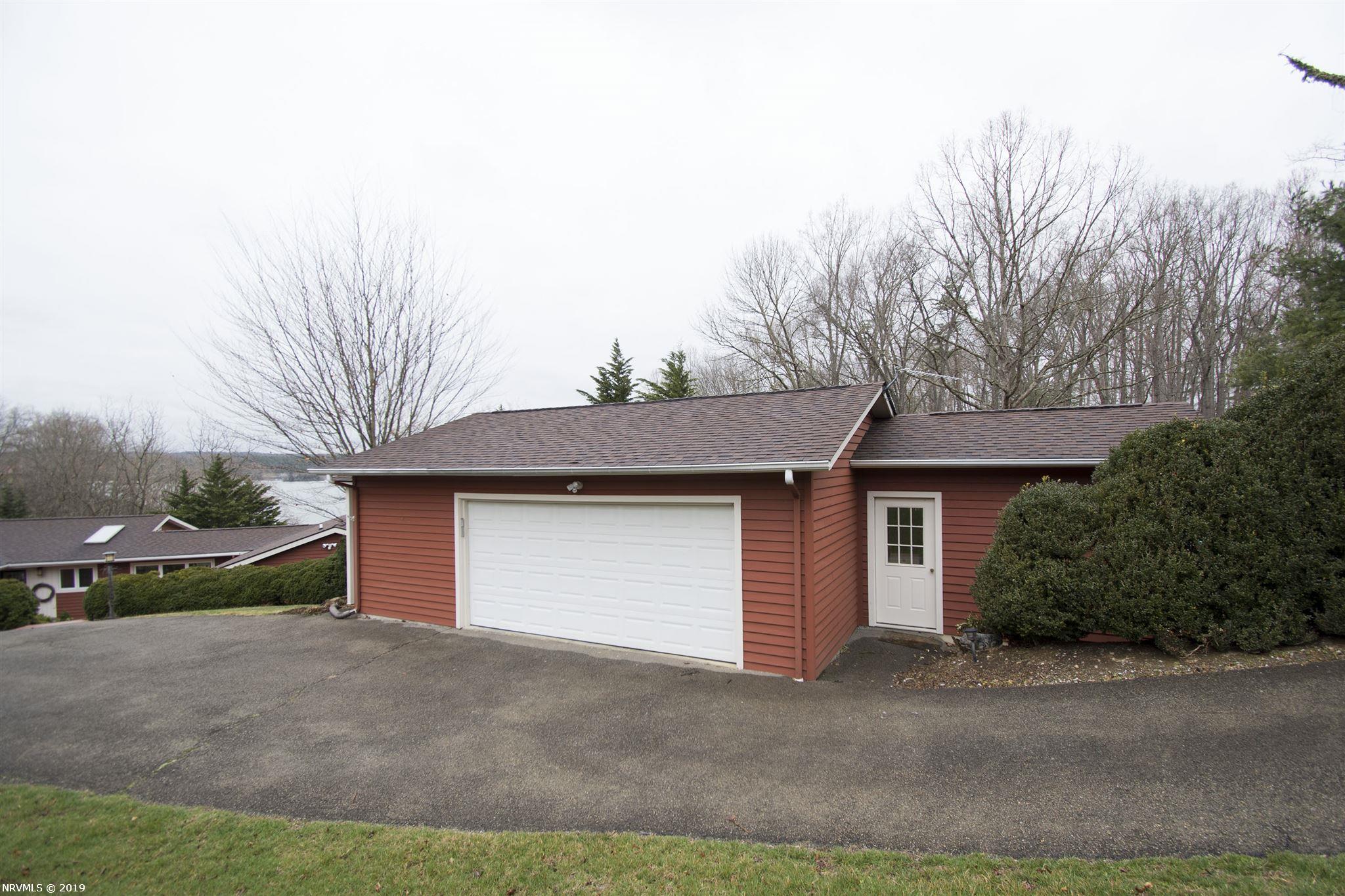 4411 Mariners Point Road Radford, VA 24141 - Photo 10 of 46 Gallery Image 10