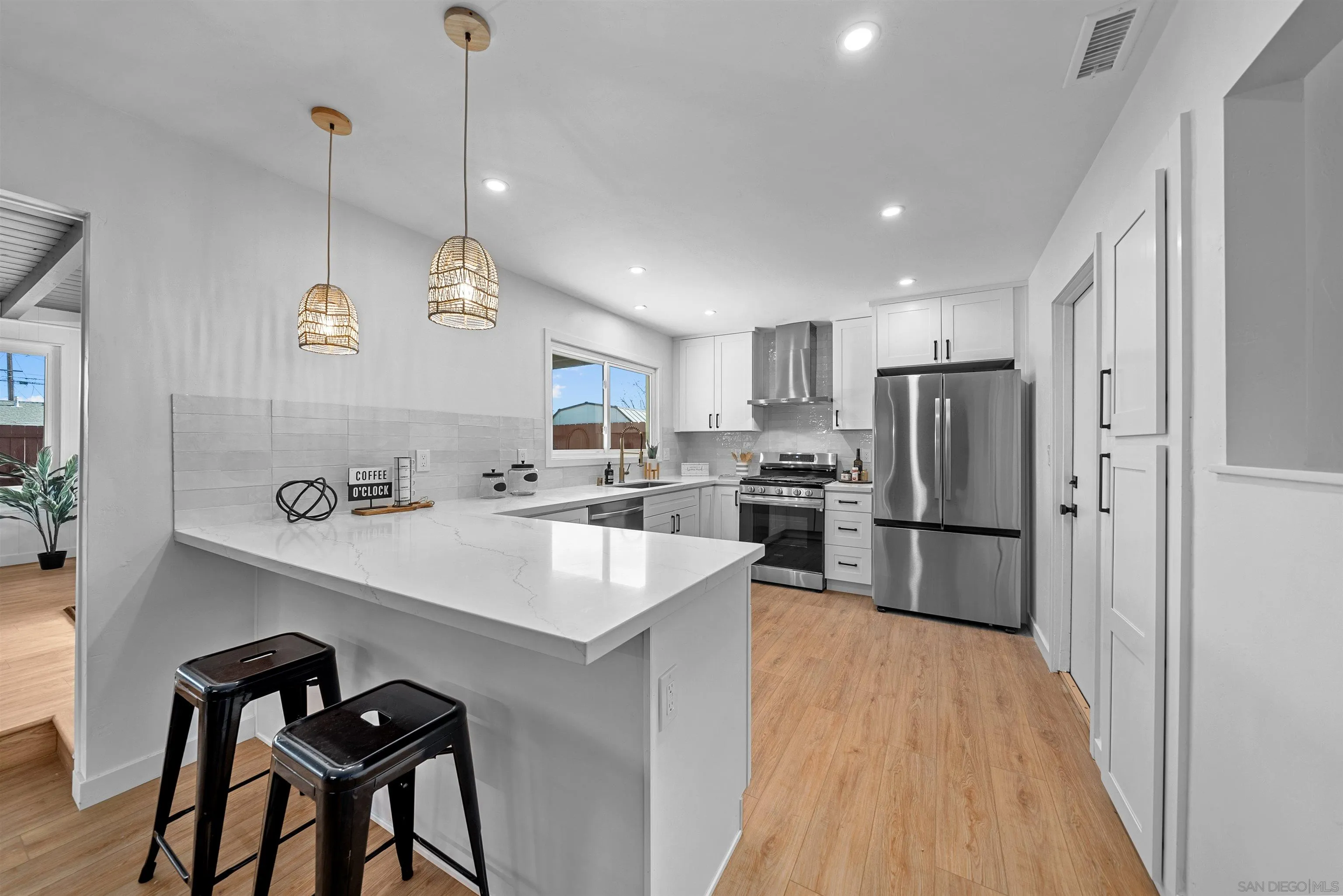 9711 Abbeywood Road Santee, CA 92071 - Photo 5 of 16 Gallery Image 5