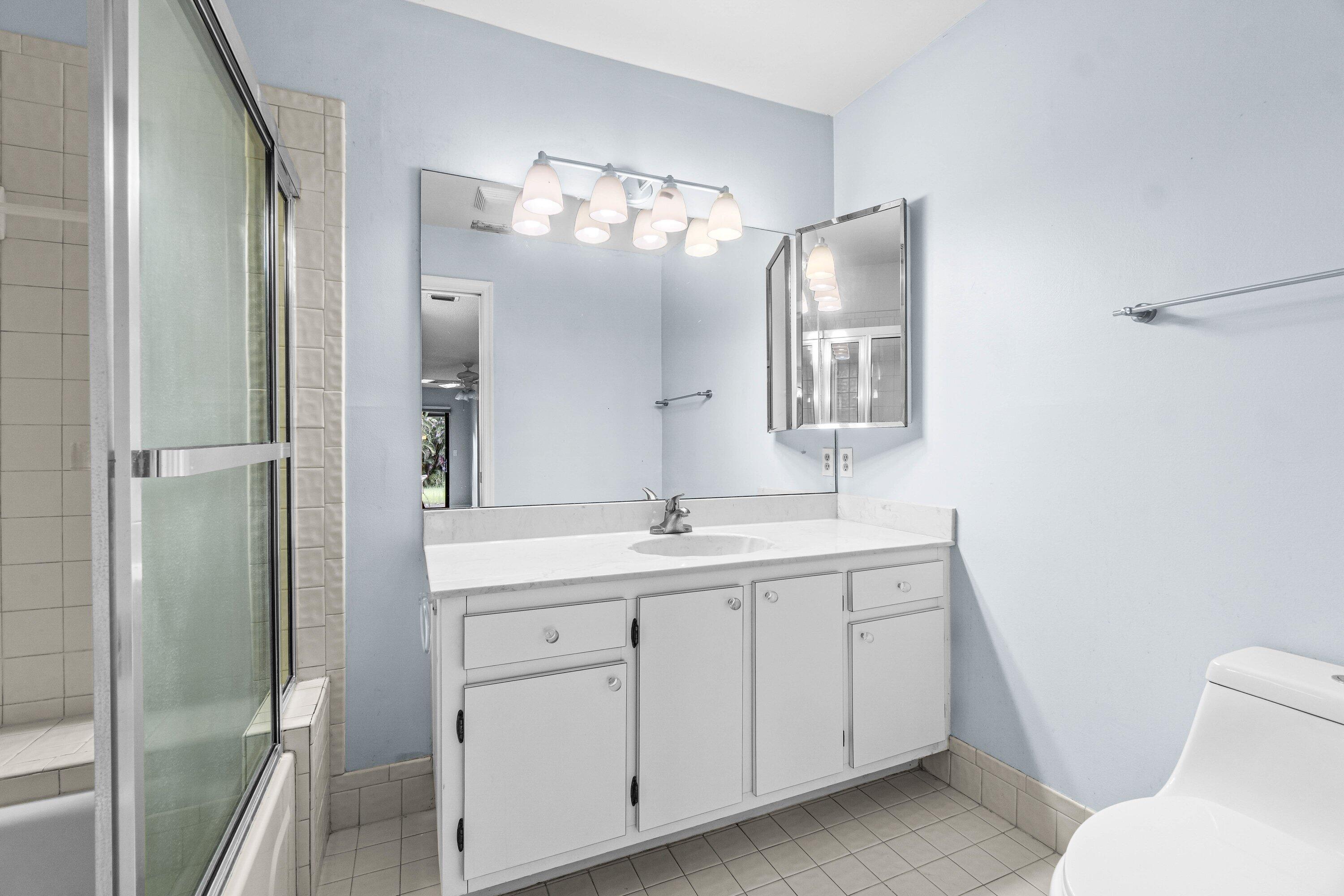 10173 Chestwood Road Boynton Beach, FL 33437 - Photo 12 of 26 Primary Bathroom
