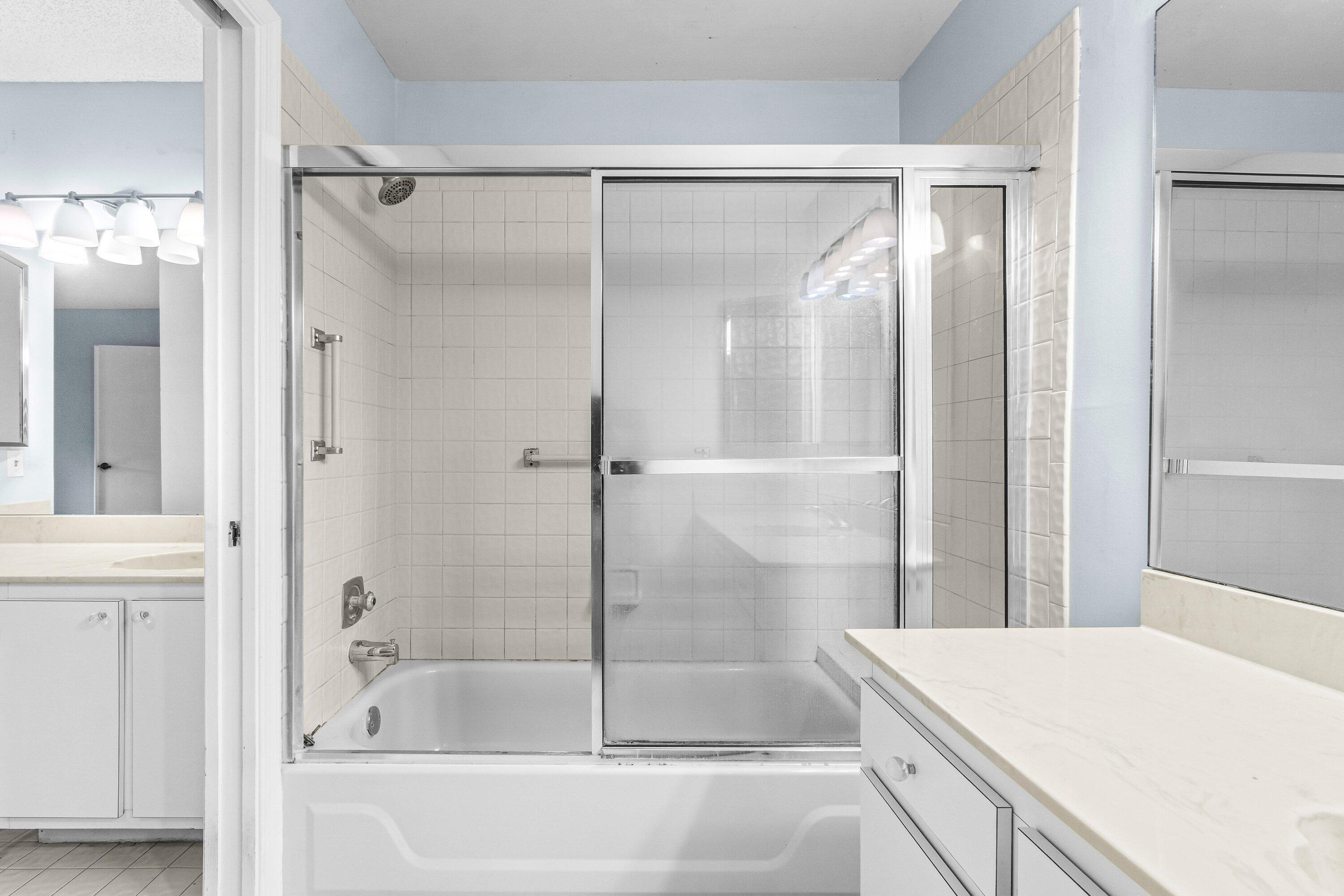 10173 Chestwood Road Boynton Beach, FL 33437 - Photo 13 of 26 Primary Bath