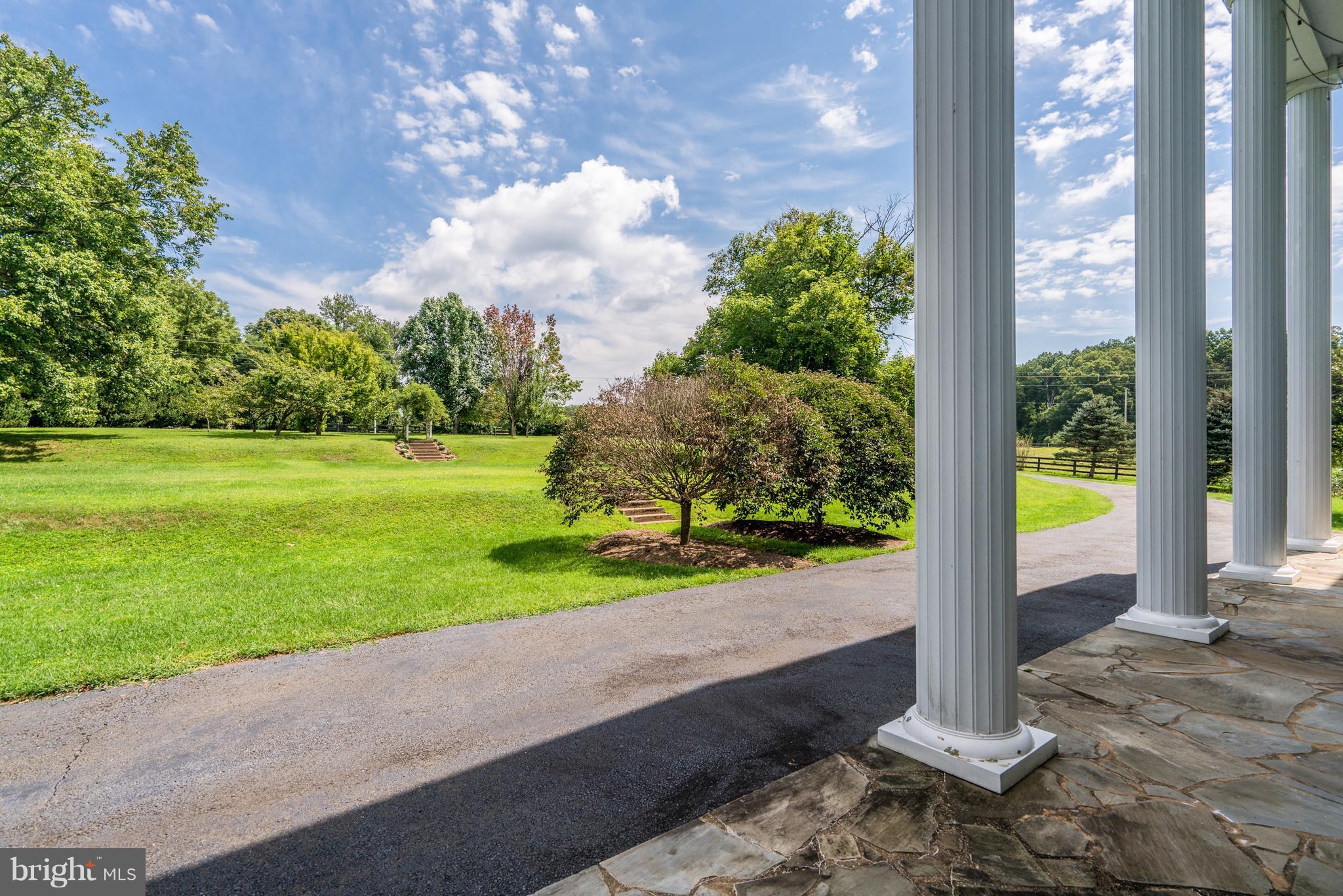 6252 Leeds Manor Road Hume, VA 22639 - Photo 20 of 30 Front yard