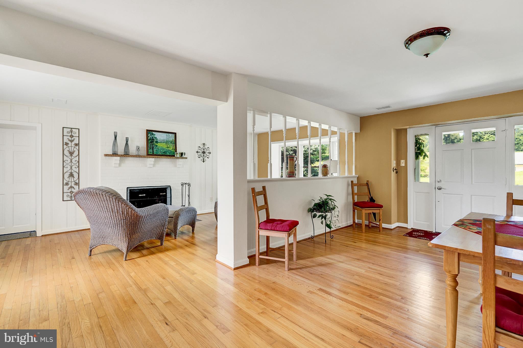 6252 Leeds Manor Road Hume, VA 22639 - Photo 26 of 30 Marshall cottage Living room and entrance
