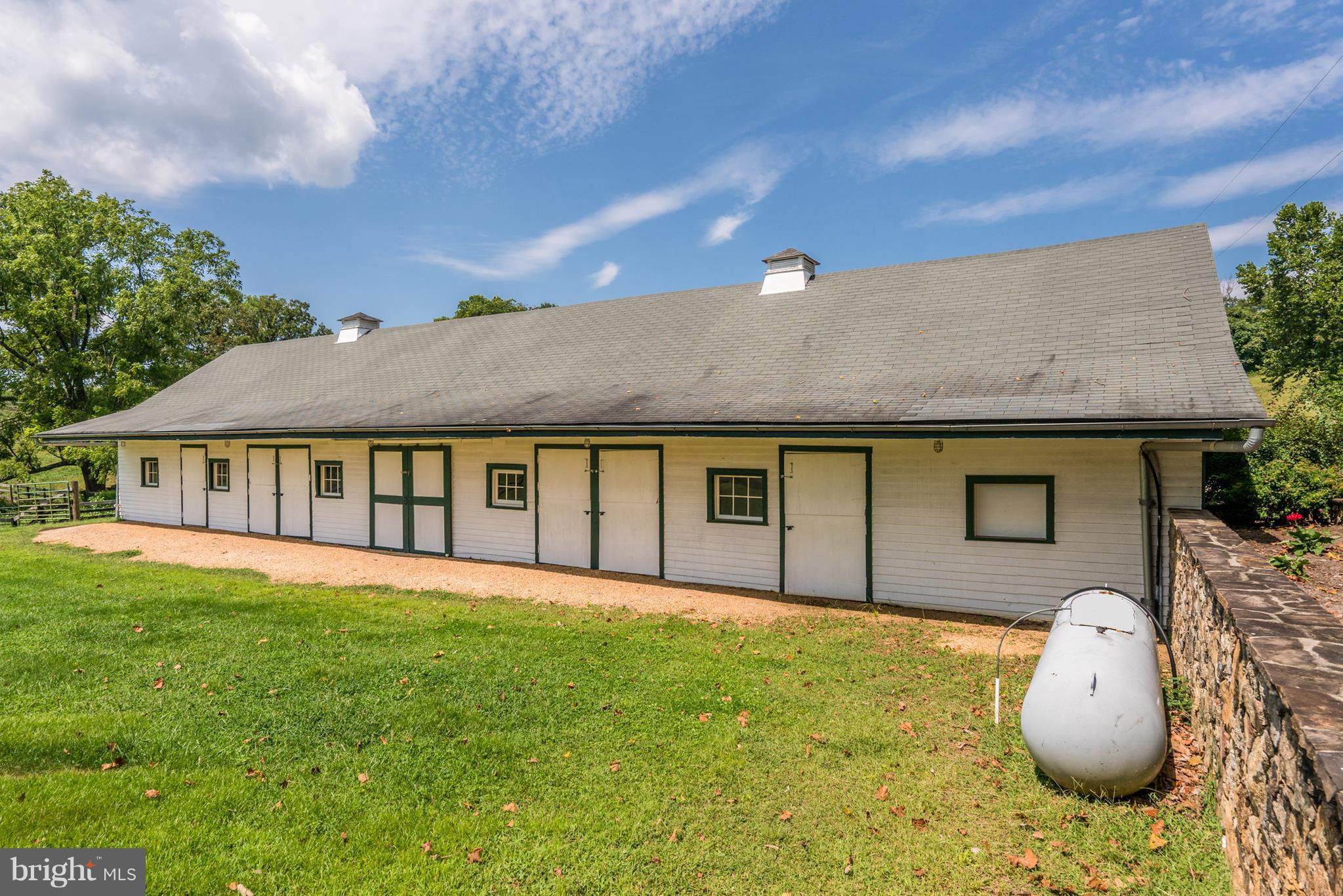 6252 Leeds Manor Road Hume, VA 22639 - Photo 28 of 30 6 stall stable