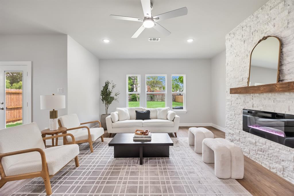 907 Elwood Road Irving, TX 75061 - Photo 6 of 32