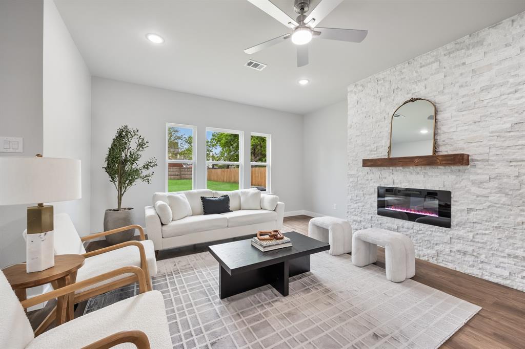 907 Elwood Road Irving, TX 75061 - Photo 7 of 32