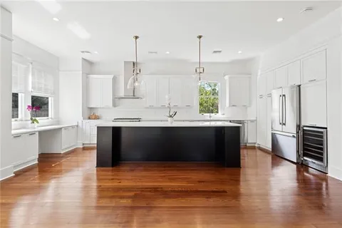 $940,000 | 425 Arabella Street, New Orleans, LA 70115