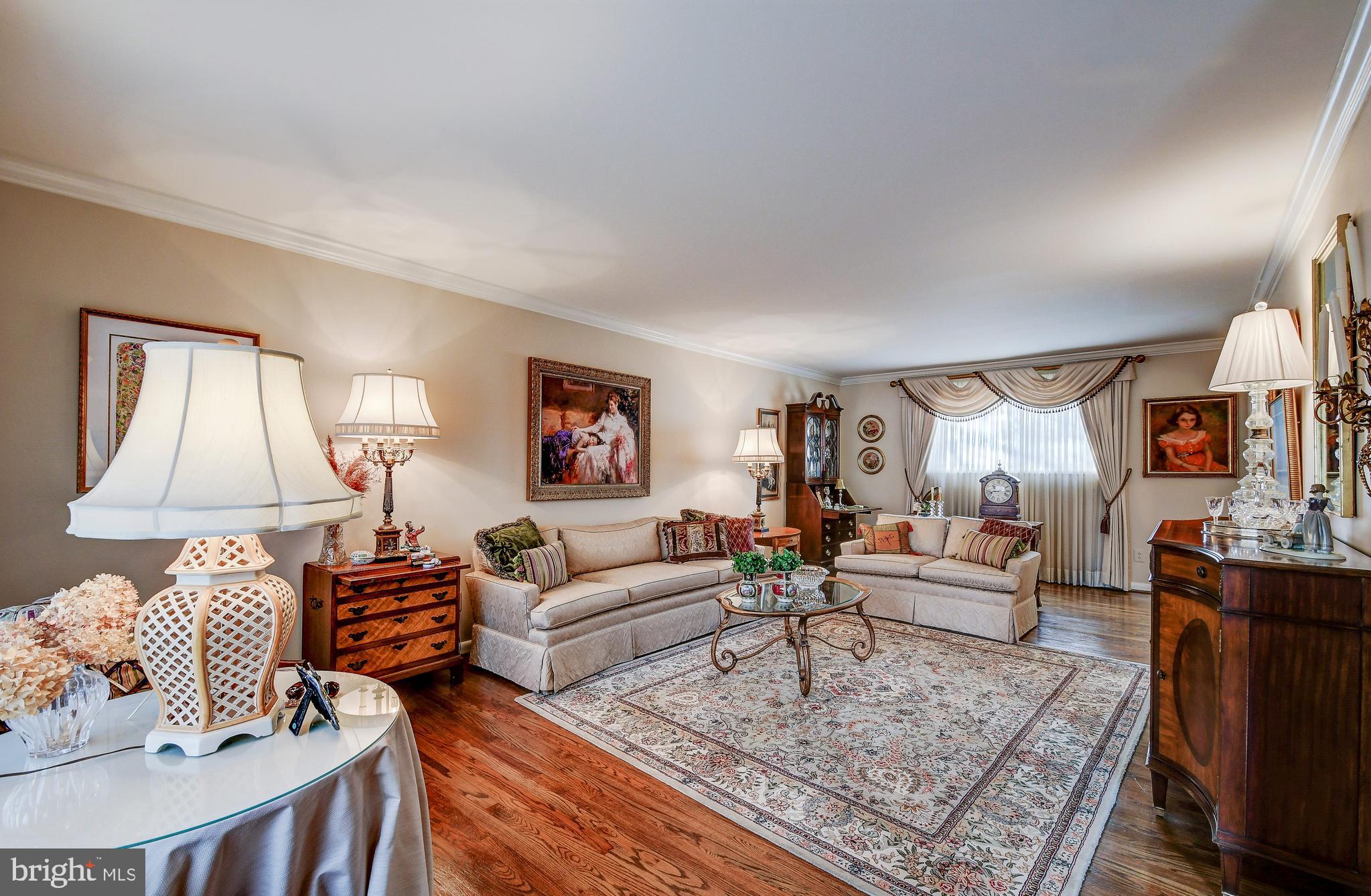7202 Denberg Road Baltimore, MD 21209 - Photo 5 of 32 SPACIOUS LIVING ROOM