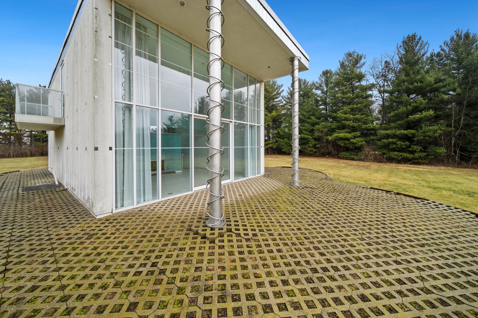 18303 Lincoln Road Harvard, IL 60033 - Photo 4 of 35 a view of a balcony