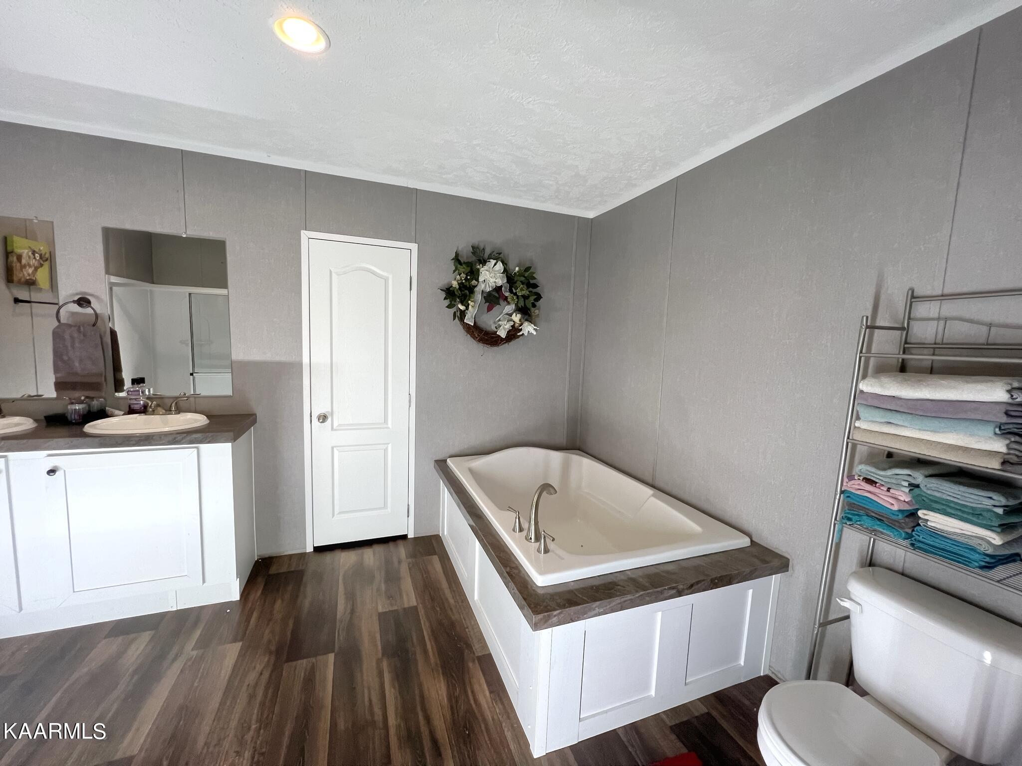 2048 Cedar Fork Road Tazewell, TN 37879 - Photo 18 of 30 Master bath