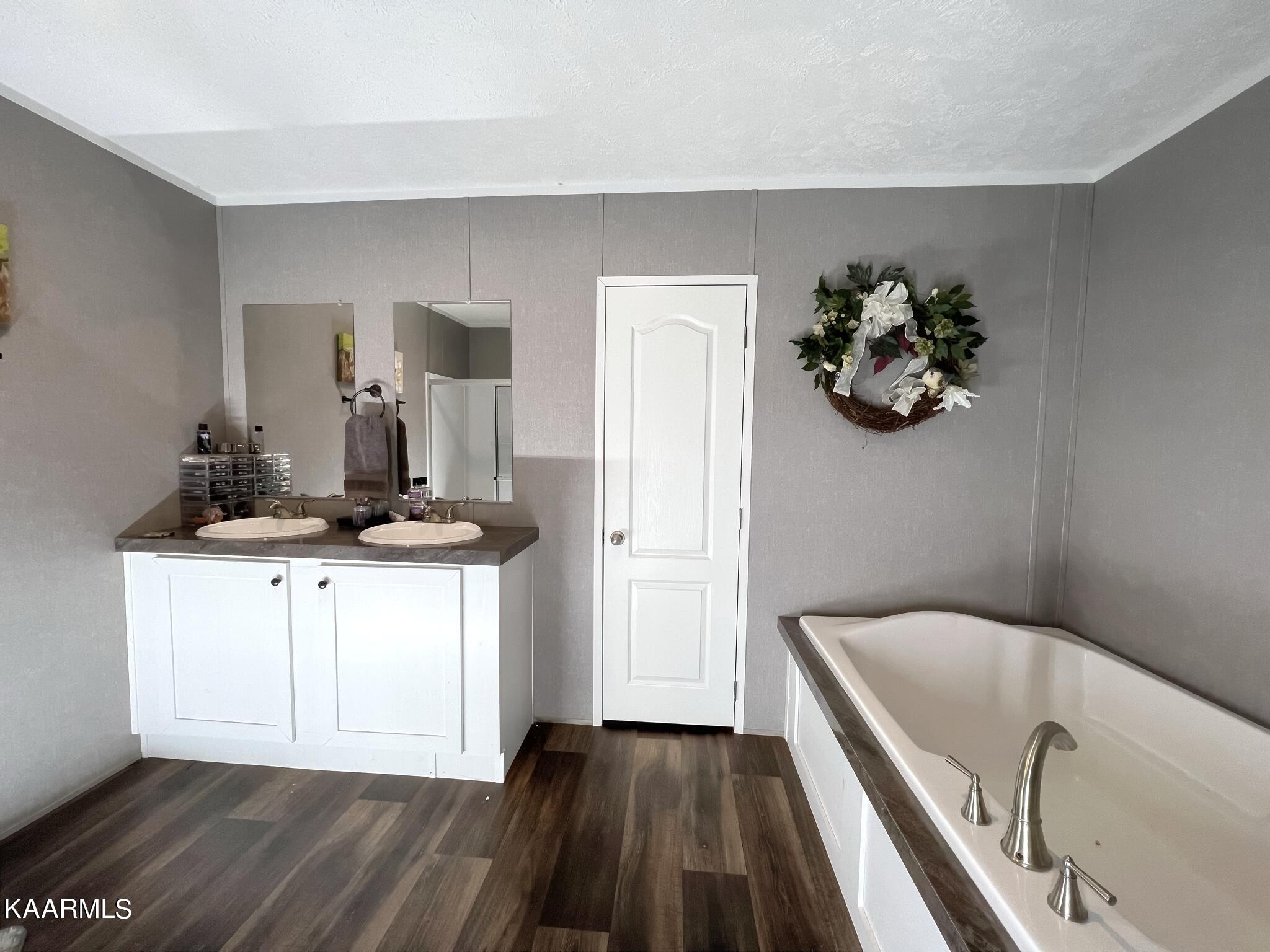 2048 Cedar Fork Road Tazewell, TN 37879 - Photo 19 of 30 Master bath