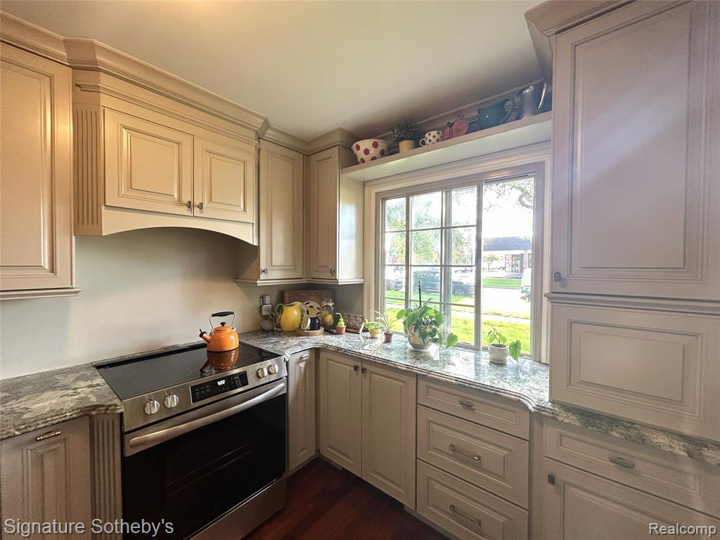 2350 West 14 Mile Road, Unit 2 Royal Oak, MI 48073 - Photo 5 of 15 Gallery Image 5