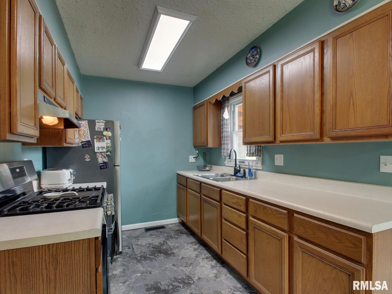 1431 North 6th Street Quincy, IL 62301 - Photo 4 of 28