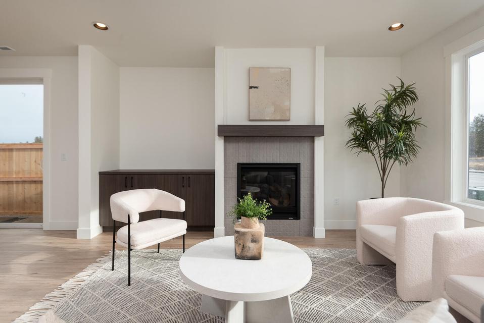 20506 Murphy Road Bend, OR 97702 - Photo 4 of 36 Great Room