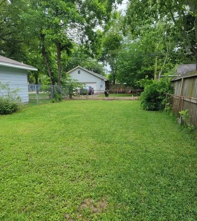 $1,900 | 701 18th Avenue North, Texas City, TX 77590