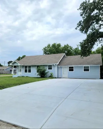 $1,900 | 701 18th Avenue North, Texas City, TX 77590