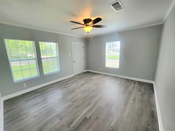 $1,900 | 701 18th Avenue North, Texas City, TX 77590