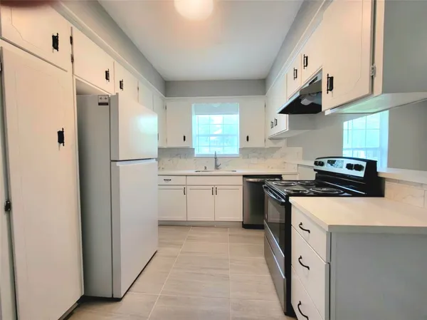 $1,900 | 701 18th Avenue North, Texas City, TX 77590