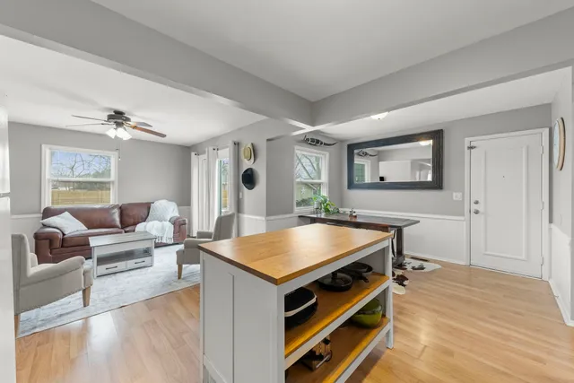 $299,900 | 9 Fieldcrest Drive, Montgomery, IL 60538