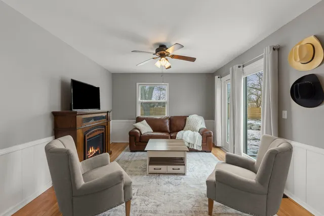 $299,900 | 9 Fieldcrest Drive, Montgomery, IL 60538