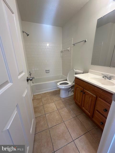 110 Prosperity Avenue Southeast, Unit D Leesburg, VA 20175 - Photo 17 of 25 a bathroom with a sink a toilet and shower