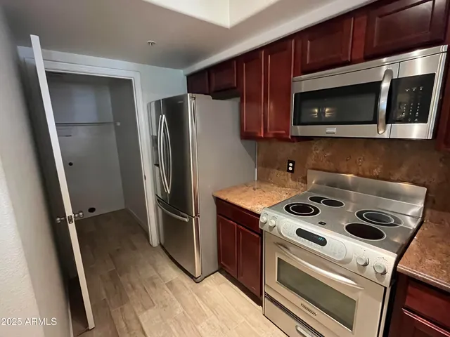 $1,800 | 15095 North Thompson Peak Parkway, Unit 2024, Scottsdale, AZ 85260