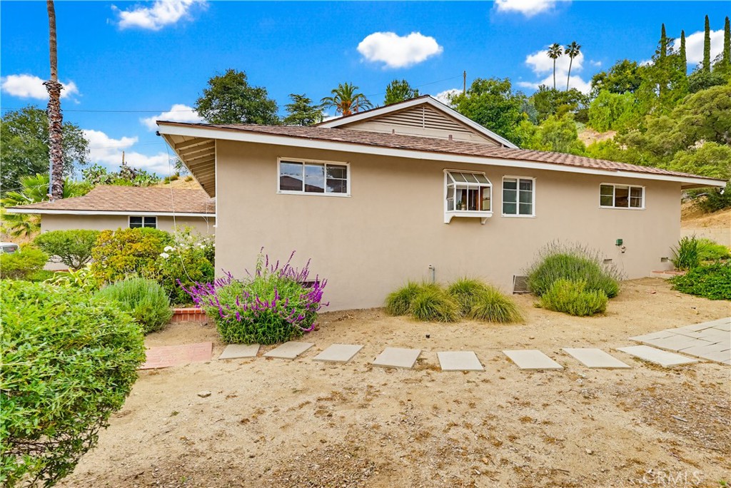 9522 Cedarvale Road Tujunga, CA 91042 - Photo 5 of 68