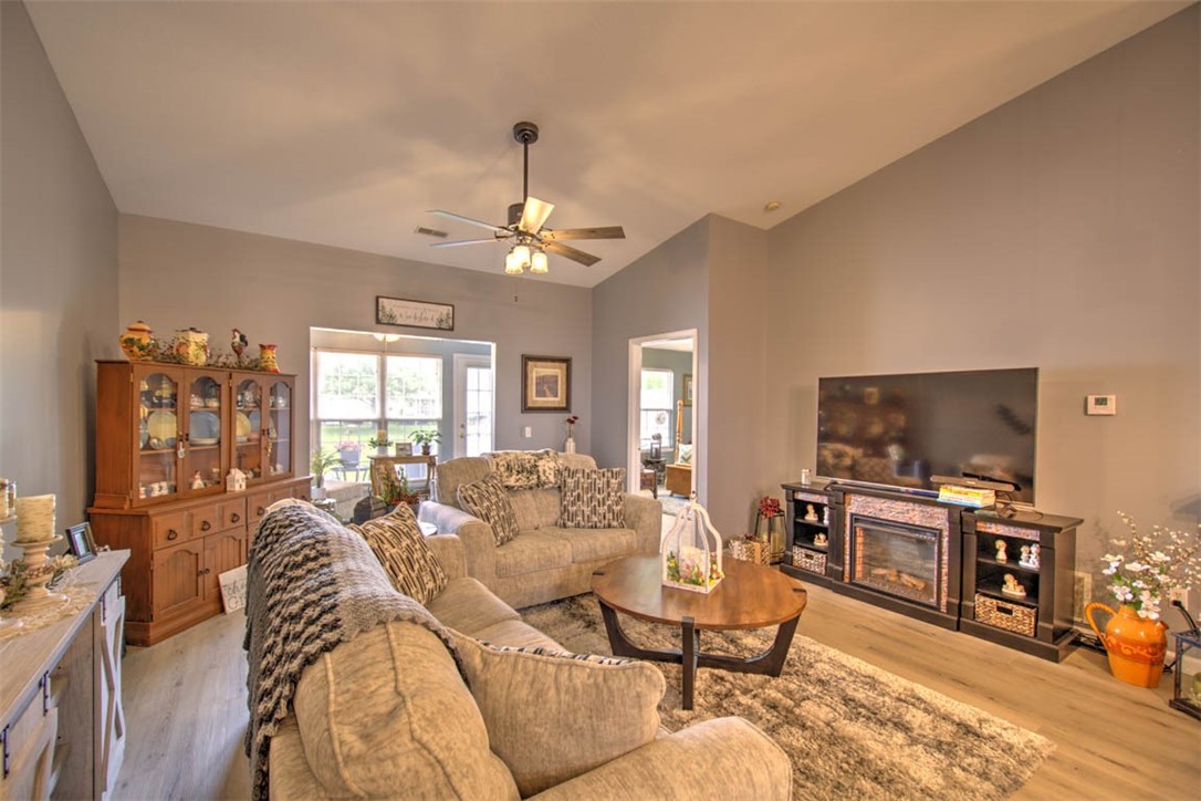 4785 Arbor Court Decatur, IL 62526 - Photo 3 of 23