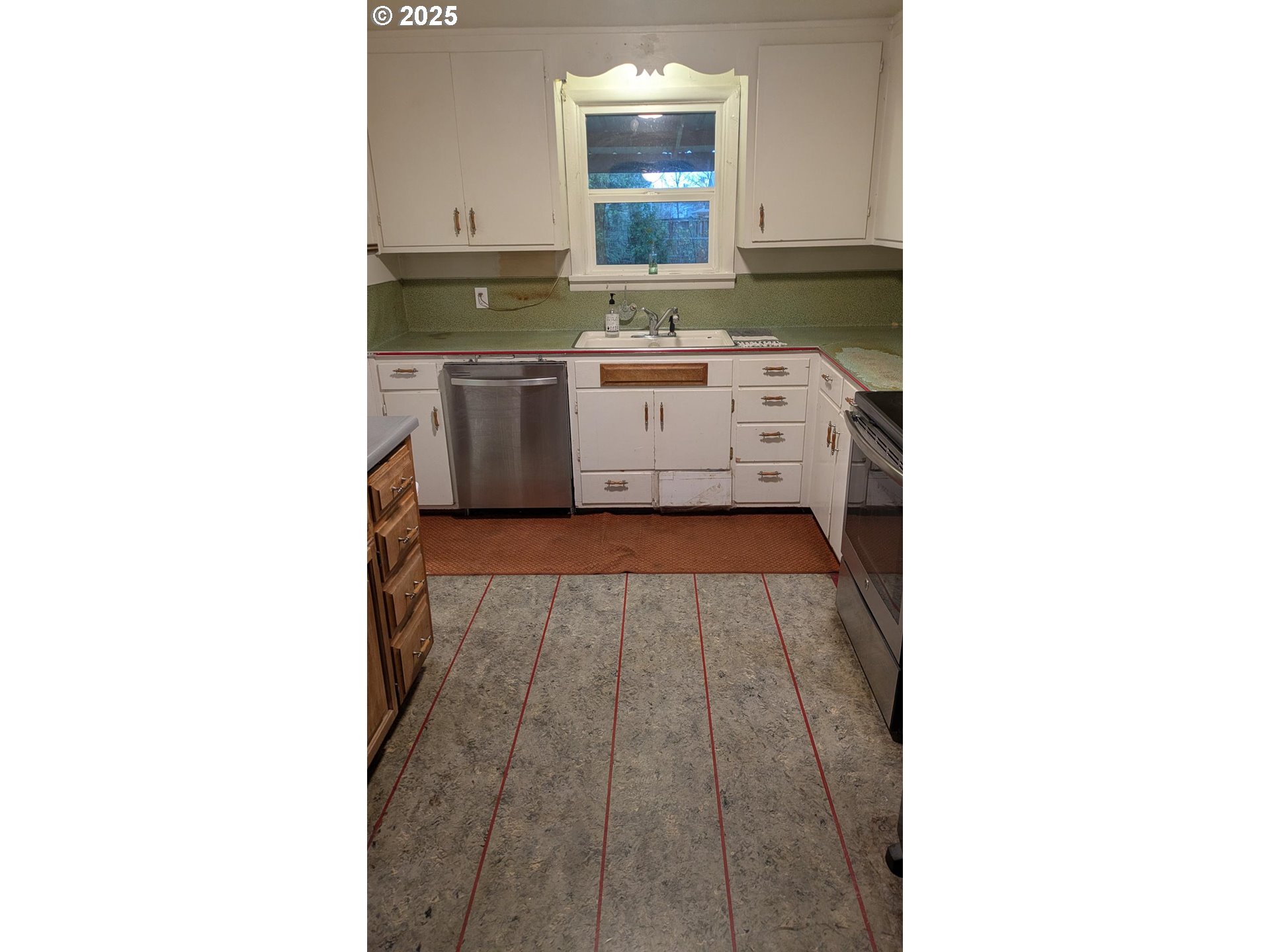 688 32nd Street Springfield, OR 97478 - Photo 5 of 11 a bathroom with a sink and a mirror