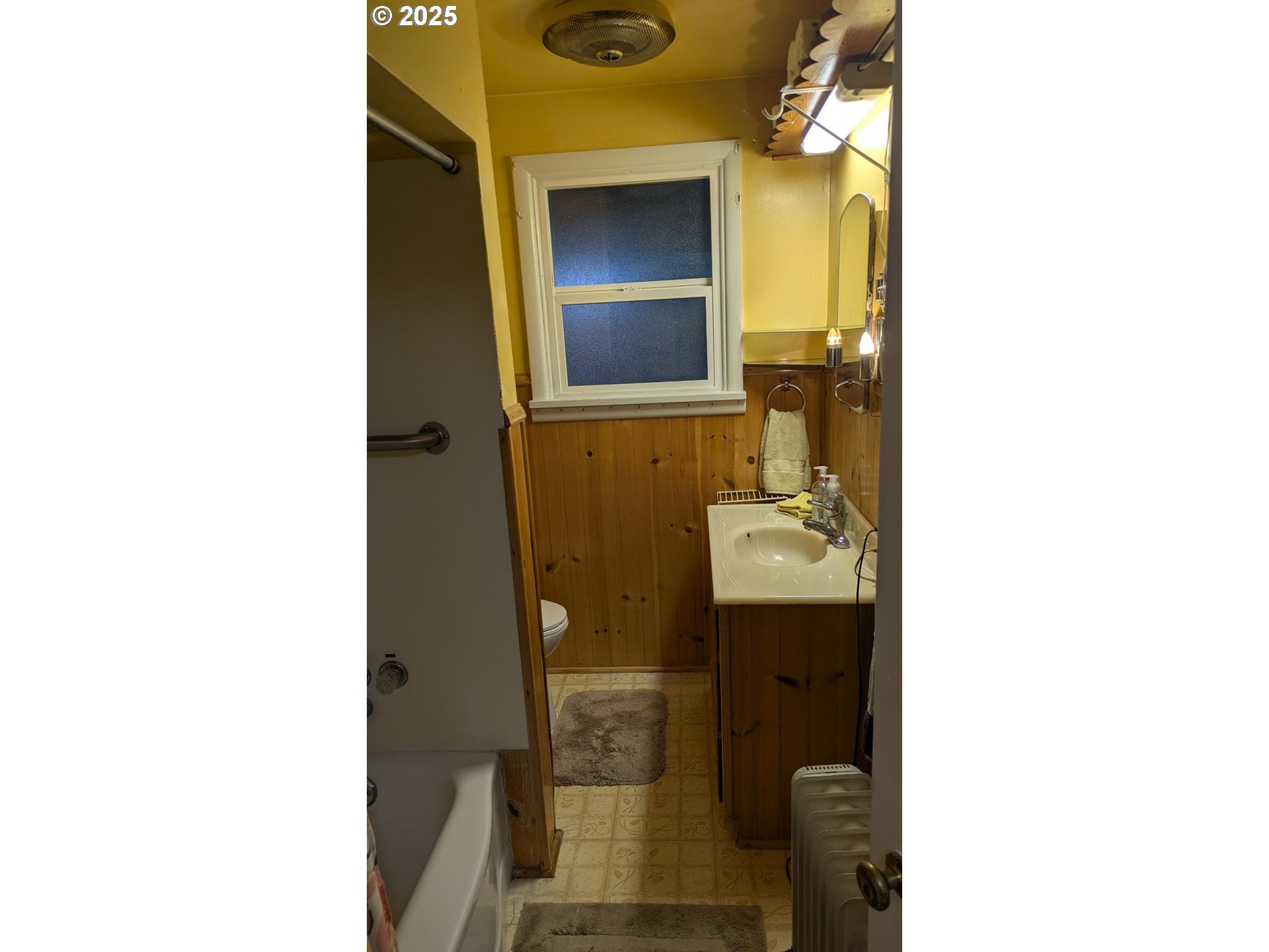 688 32nd Street Springfield, OR 97478 - Photo 8 of 11 a bathroom with a sink and mirror