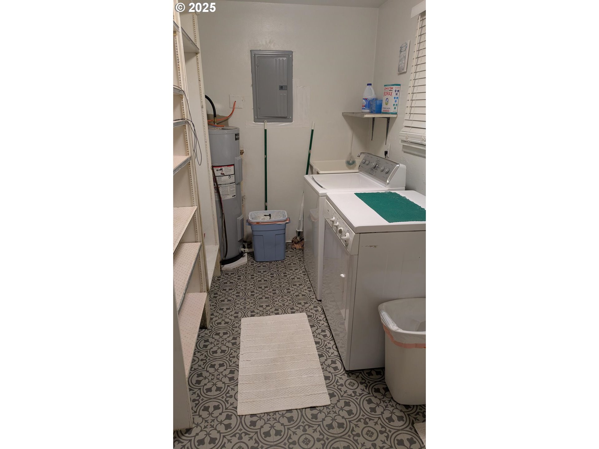 688 32nd Street Springfield, OR 97478 - Photo 9 of 11