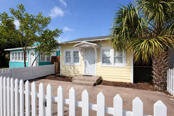 $3,000 | 327 South L Street, Lake Worth Beach, FL 33460
