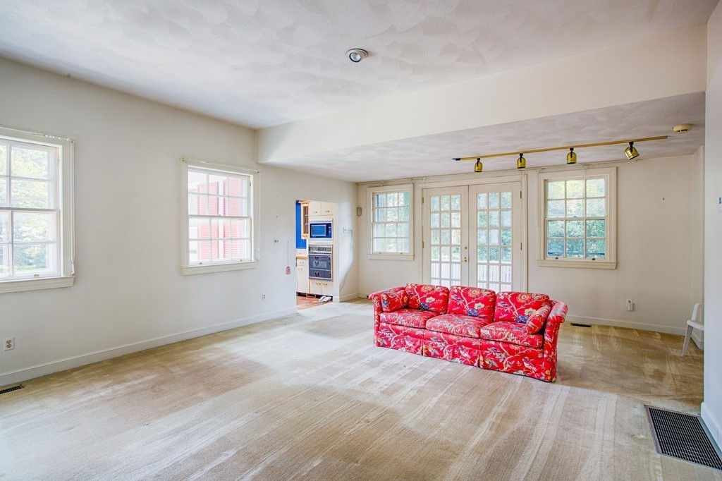 54 Oak Street, Unit 5 Beverly, MA 01915 - Photo 5 of 24