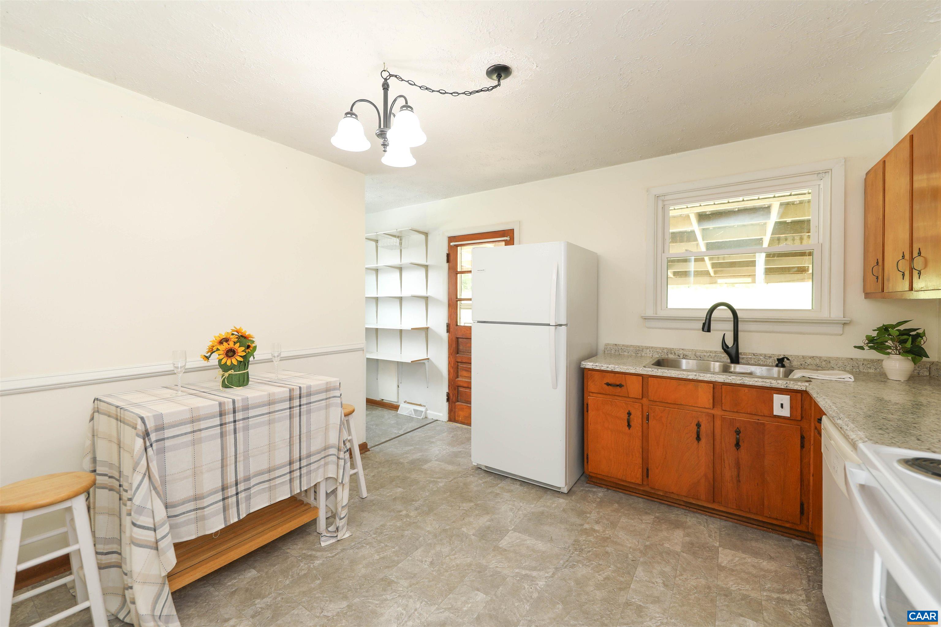 301 Link Road Waynesboro, VA 22980 - Photo 10 of 34 Gallery Image 10