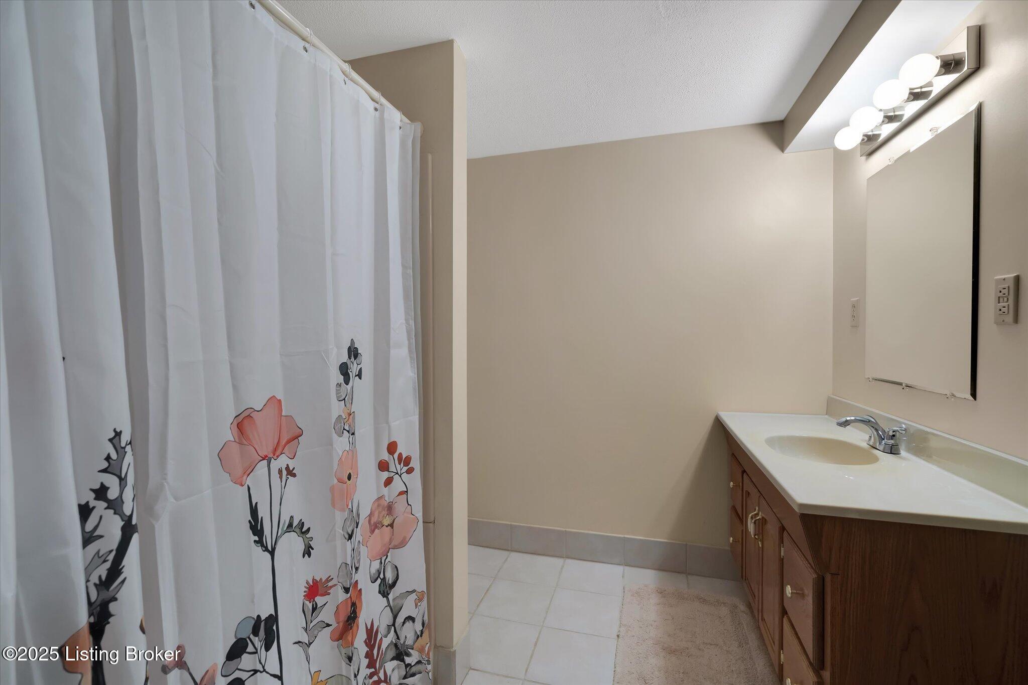 2017 Cardinal Harbour Road Prospect, KY 40059 - Photo 46 of 66 56-56-DSC03268