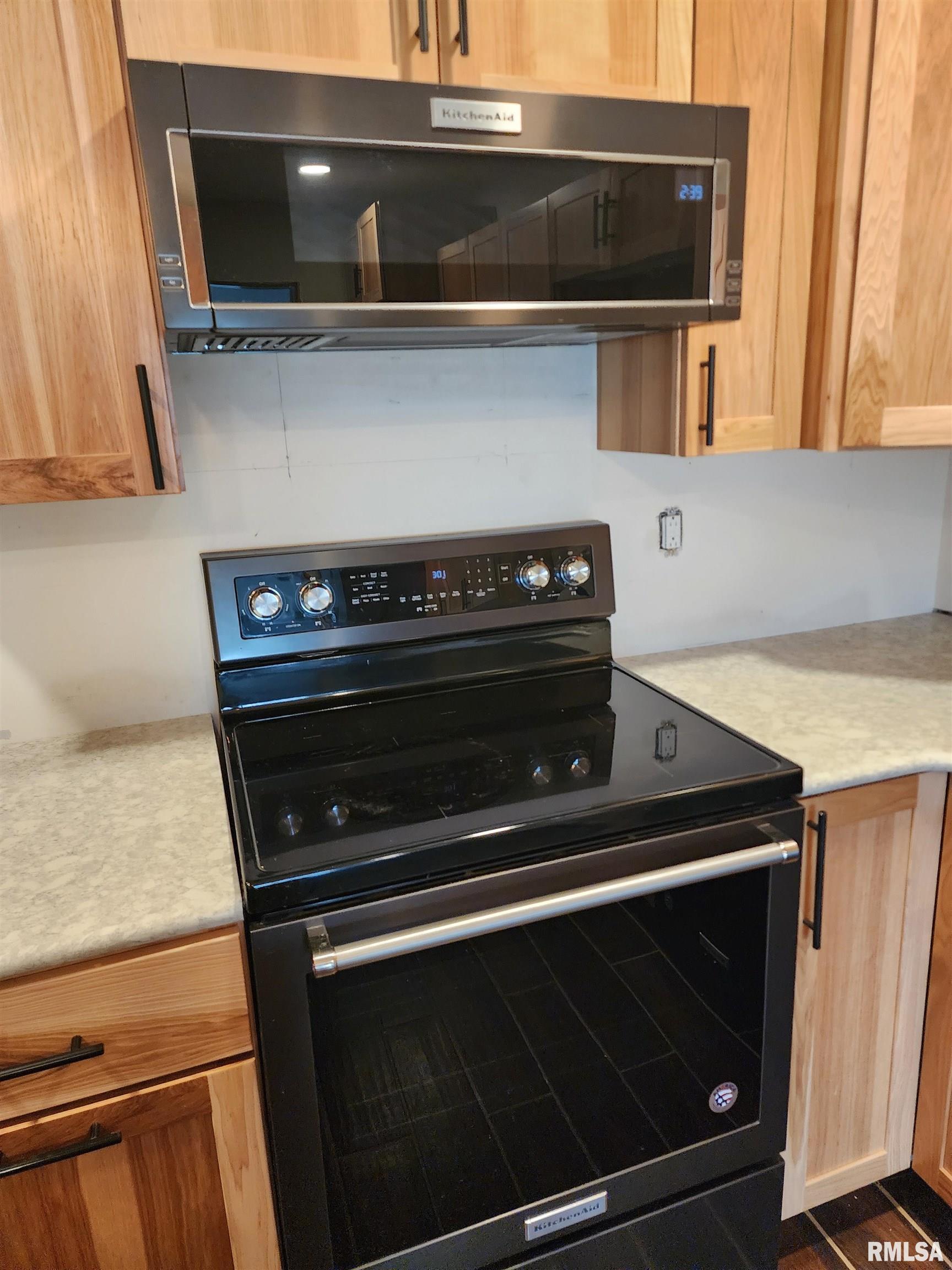 2344 Railsplitter Avenue Lincoln, IL 62656 - Photo 11 of 34 Gallery Image 11