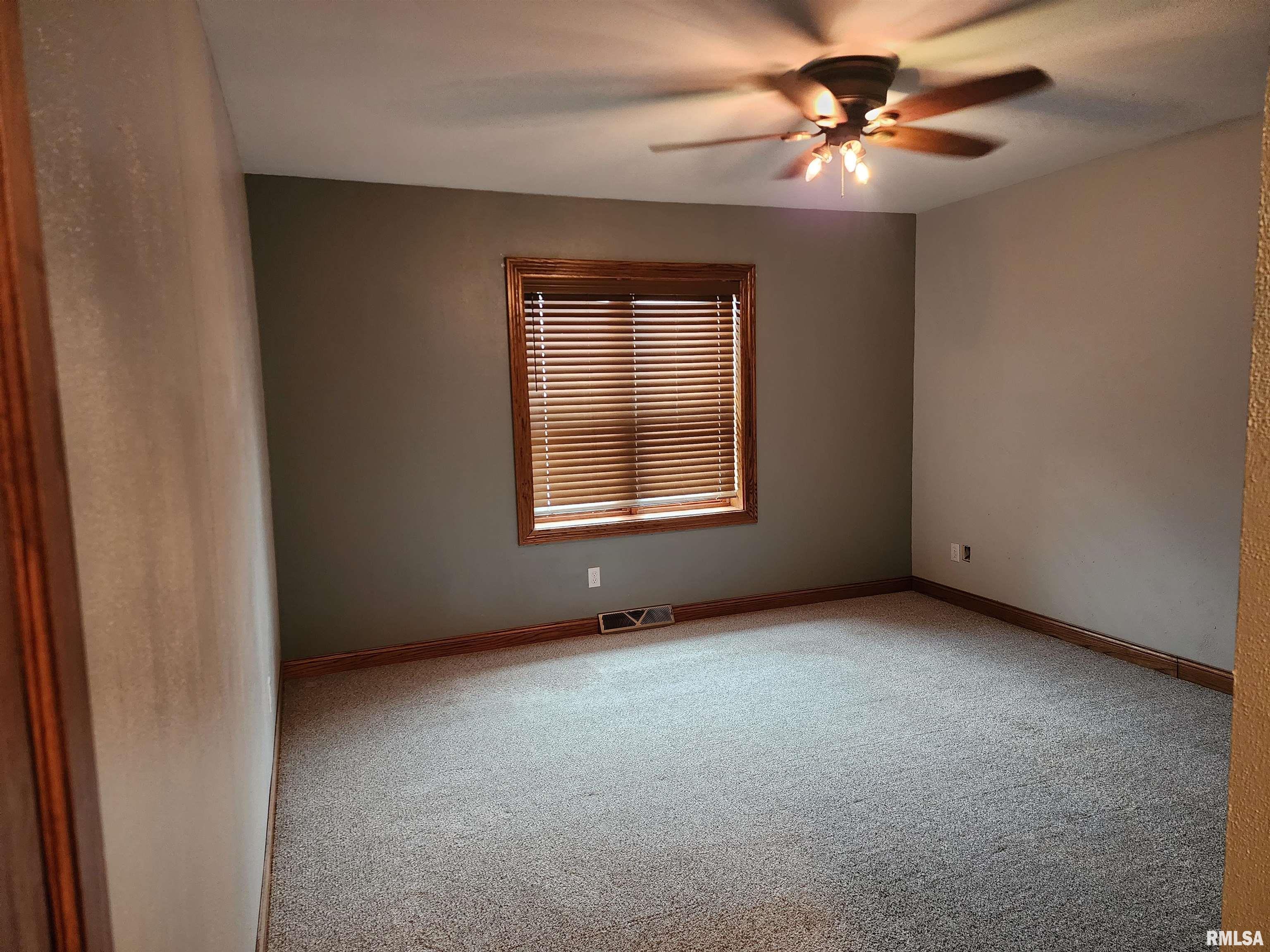 2344 Railsplitter Avenue Lincoln, IL 62656 - Photo 17 of 34 Gallery Image 17