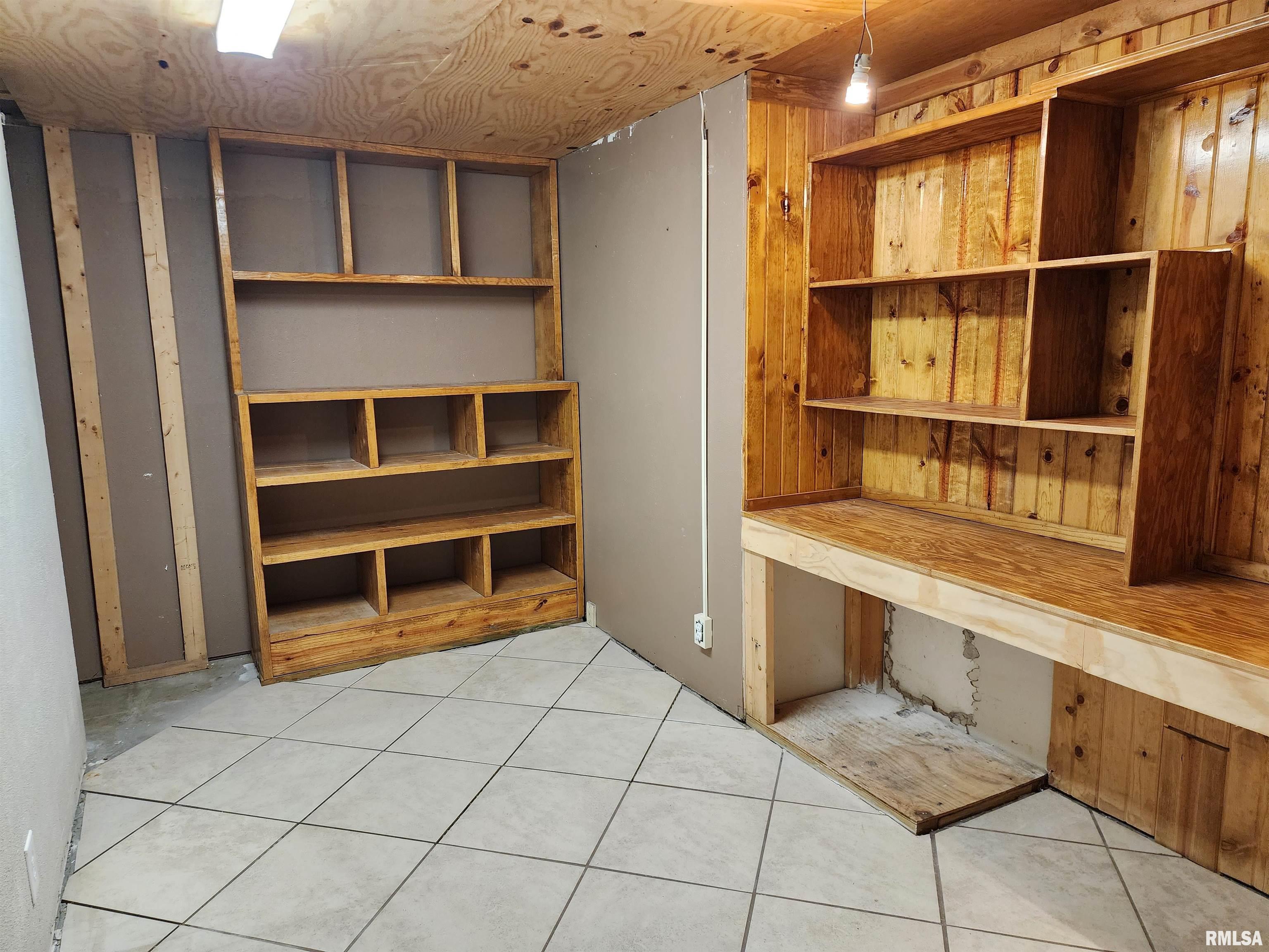 2344 Railsplitter Avenue Lincoln, IL 62656 - Photo 24 of 34 Gallery Image 24