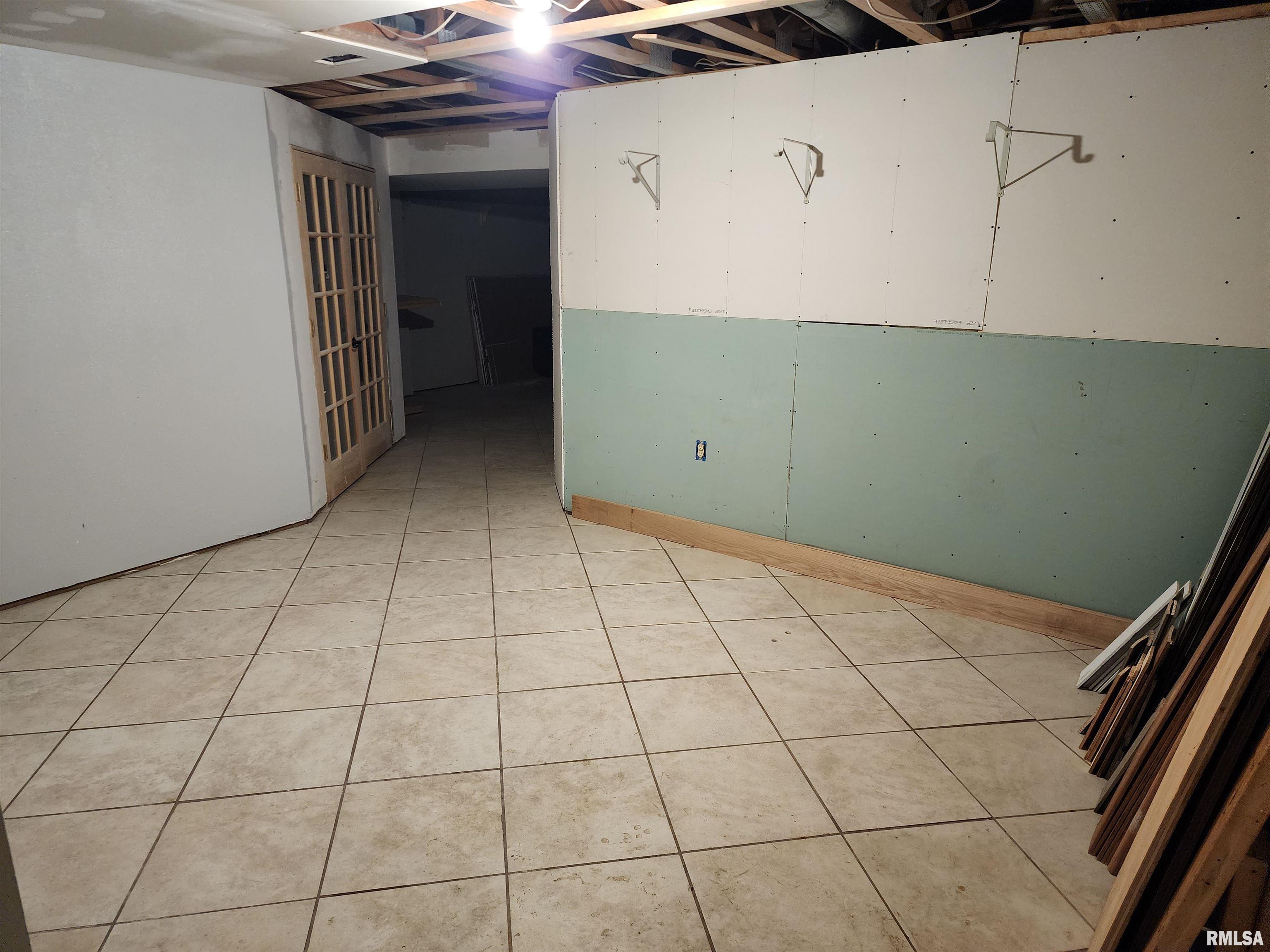 2344 Railsplitter Avenue Lincoln, IL 62656 - Photo 25 of 34 Gallery Image 25