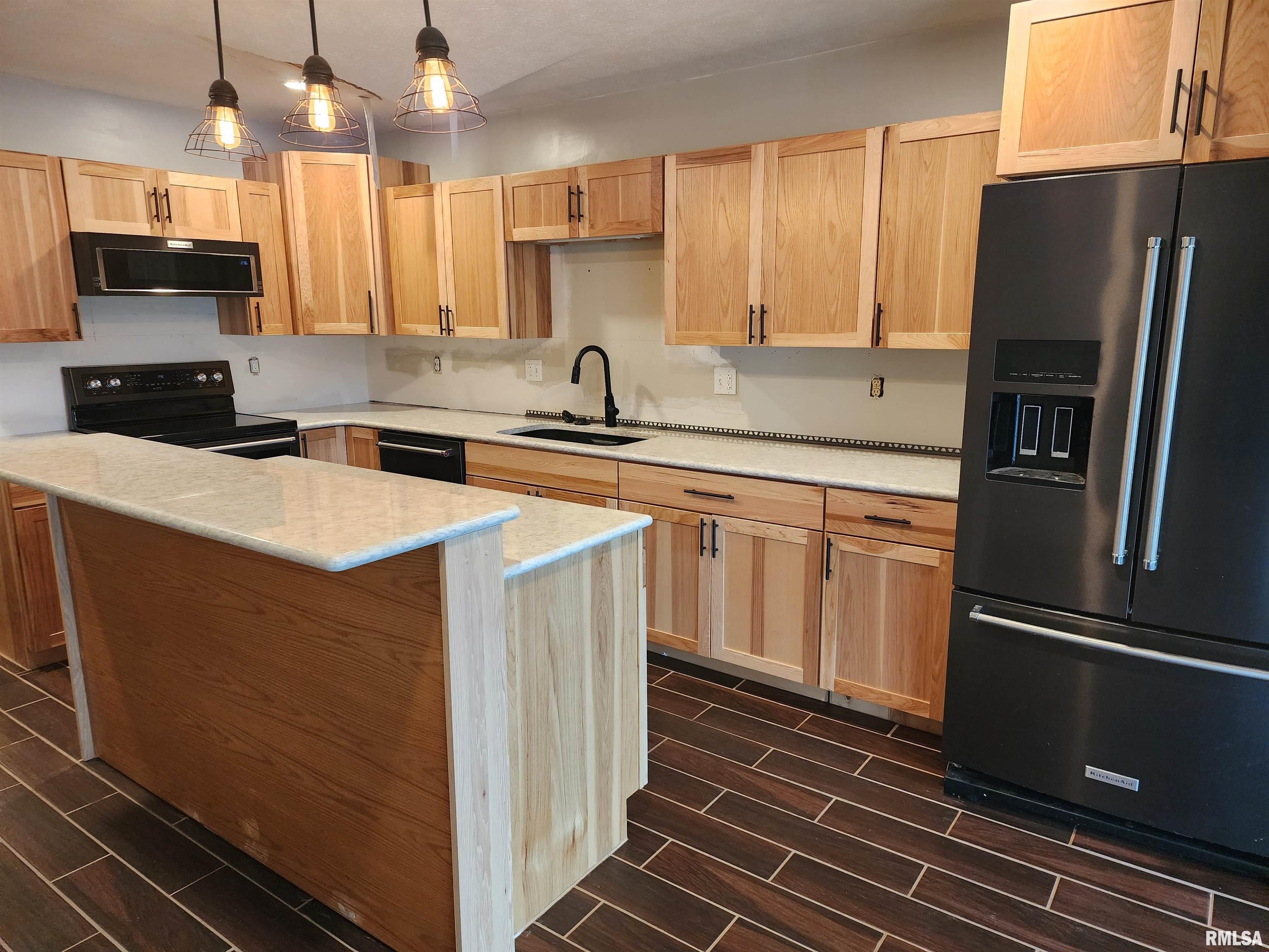 2344 Railsplitter Avenue Lincoln, IL 62656 - Photo 5 of 34 Gallery Image 5