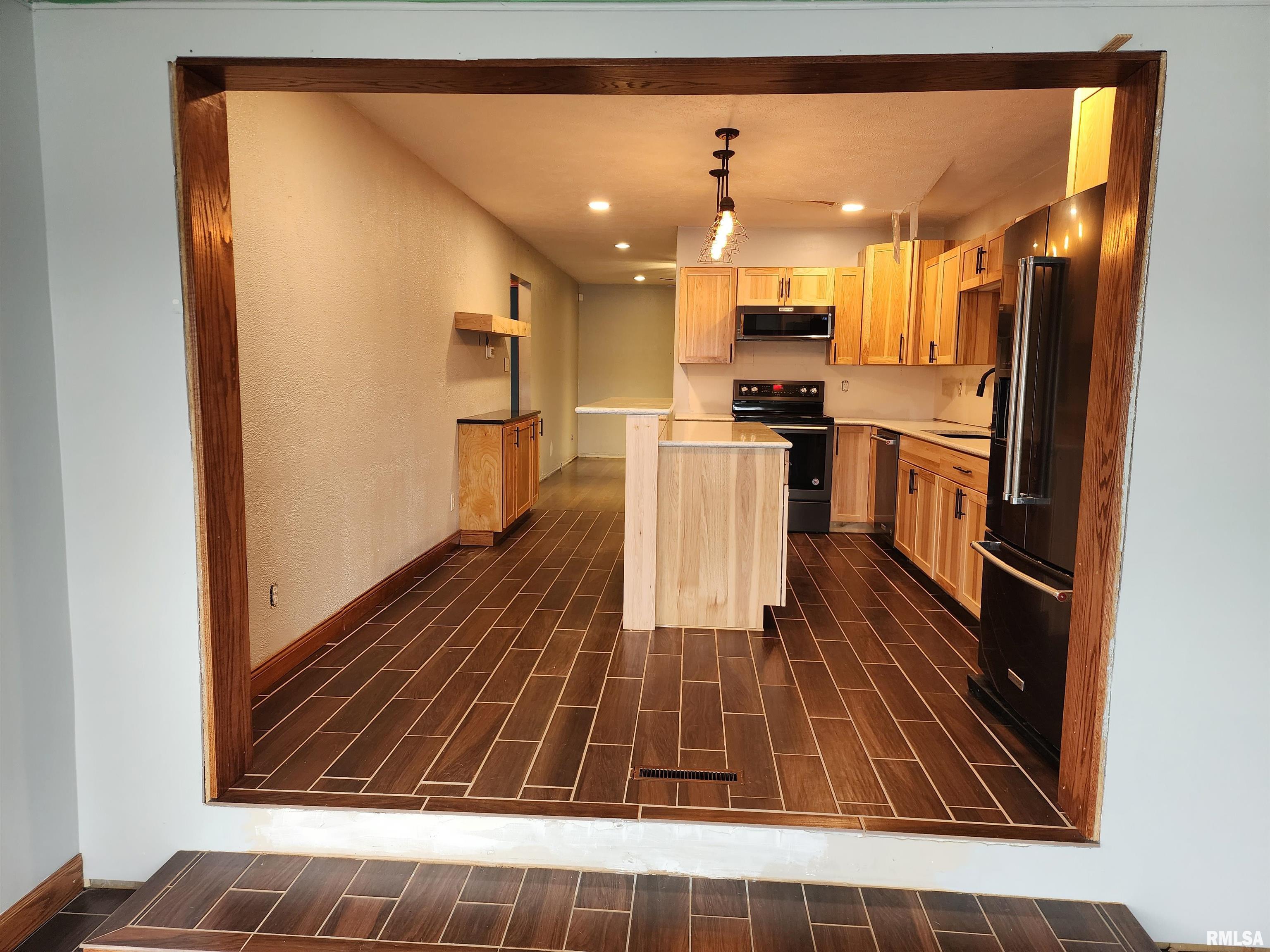 2344 Railsplitter Avenue Lincoln, IL 62656 - Photo 7 of 34 Gallery Image 7