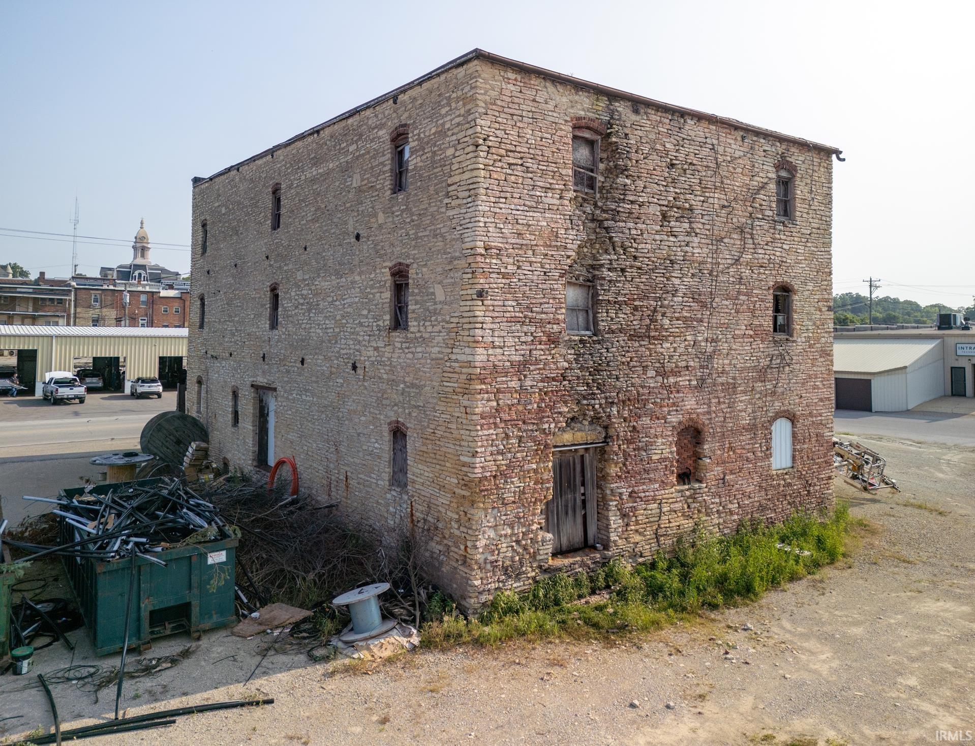 55 West Water Street Wabash, IN 46992 - Photo 2 of 33