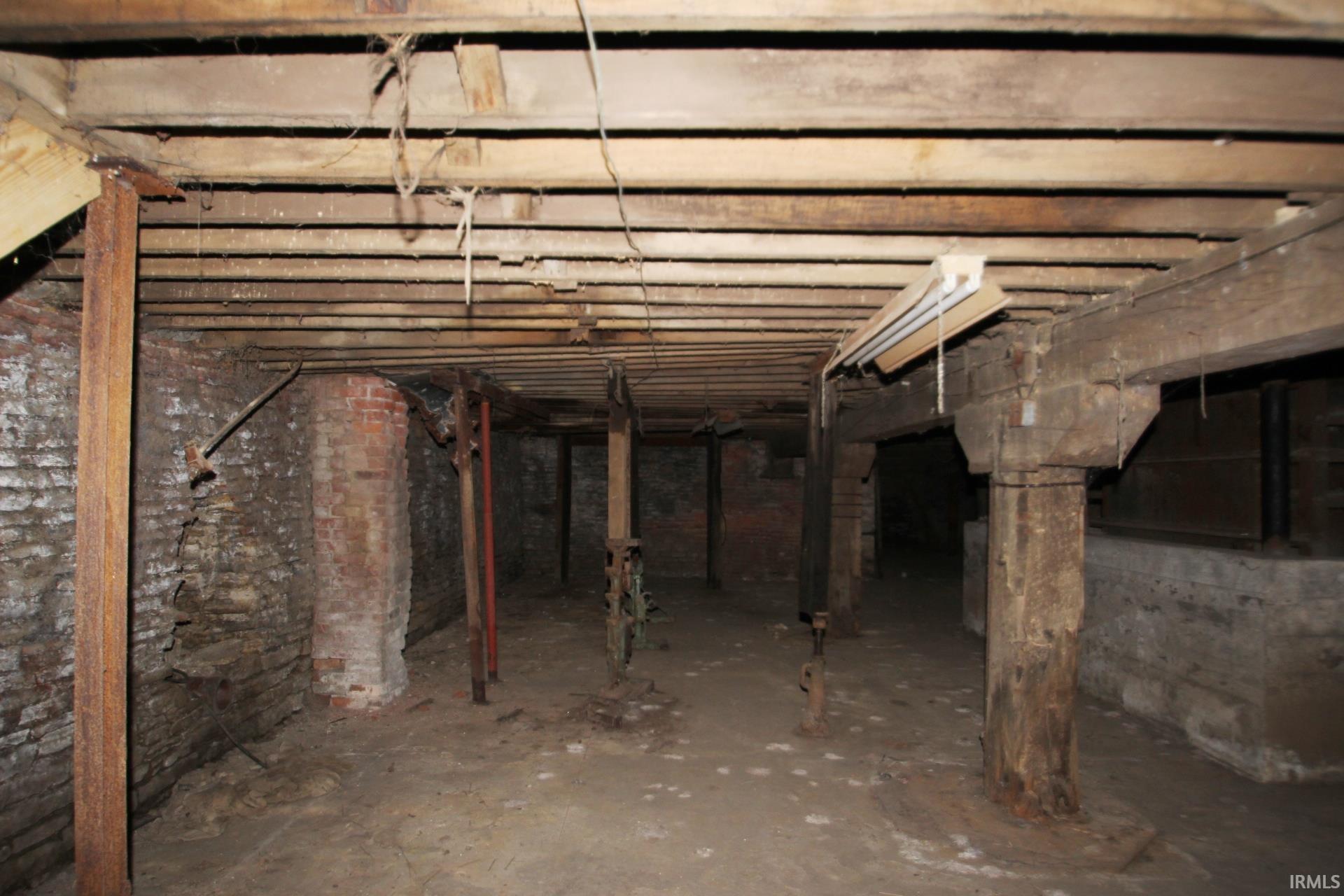 55 West Water Street Wabash, IN 46992 - Photo 27 of 33