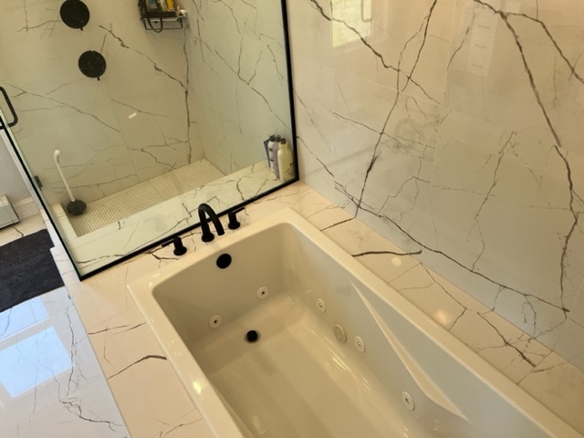 14676 East Twombly Road Rochelle, IL 61068 - Photo 48 of 63 a bathroom with a tub