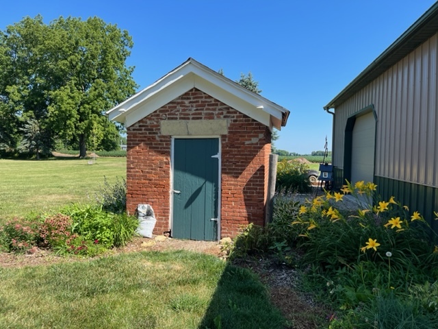 14676 East Twombly Road Rochelle, IL 61068 - Photo 54 of 63 a front view of a house with garden